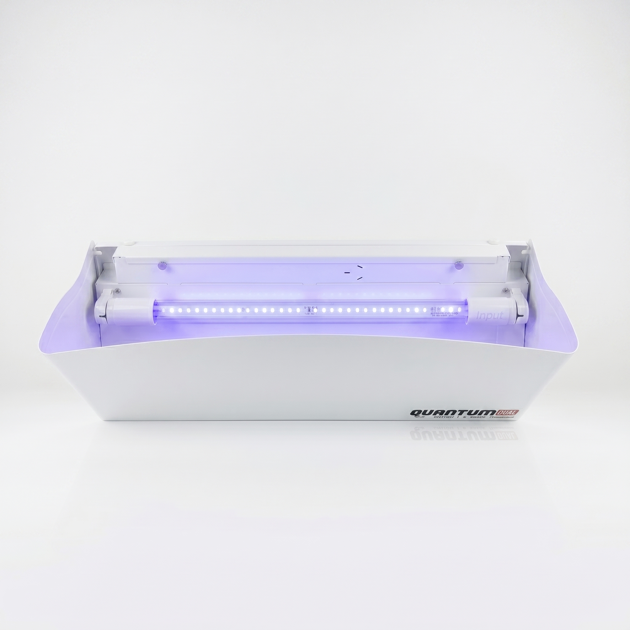 Vista frontal de la lámpara ultravioleta TN Quantum encendida